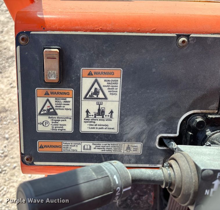 image for item EN7010 2007 Sky Trak 8042 telehandler