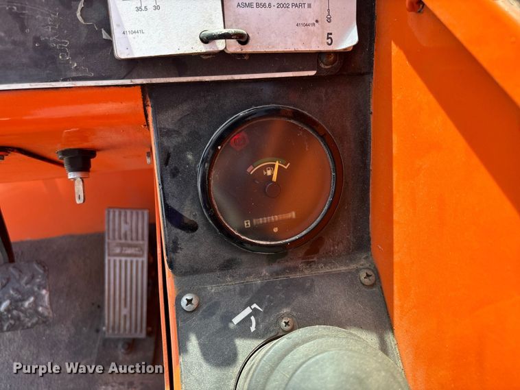 image for item EN7010 2007 Sky Trak 8042 telehandler