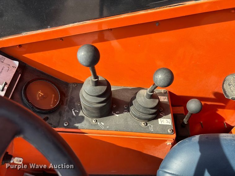 image for item EN7010 2007 Sky Trak 8042 telehandler