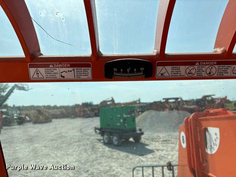 image for item EN7010 2007 Sky Trak 8042 telehandler