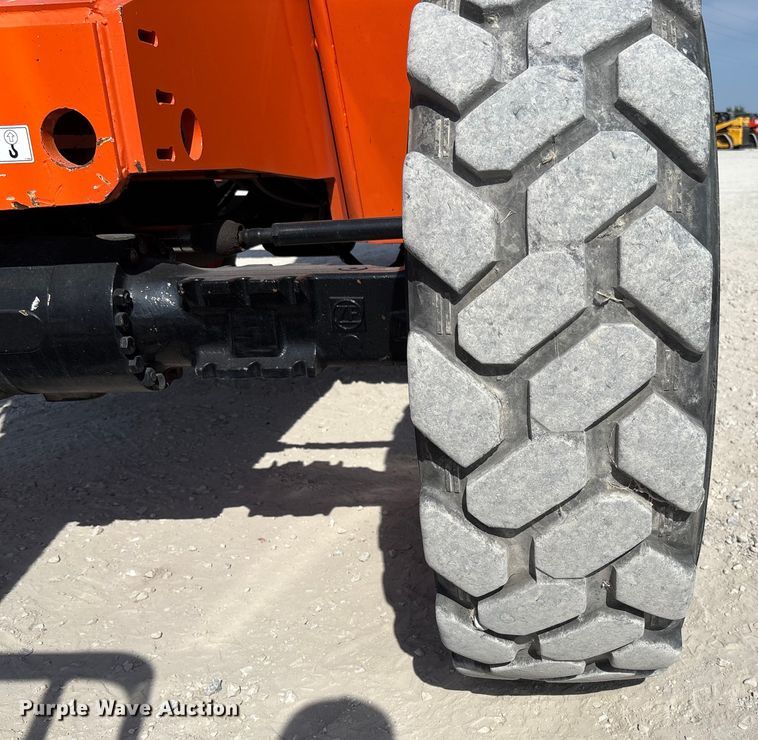 image for item EN7010 2007 Sky Trak 8042 telehandler