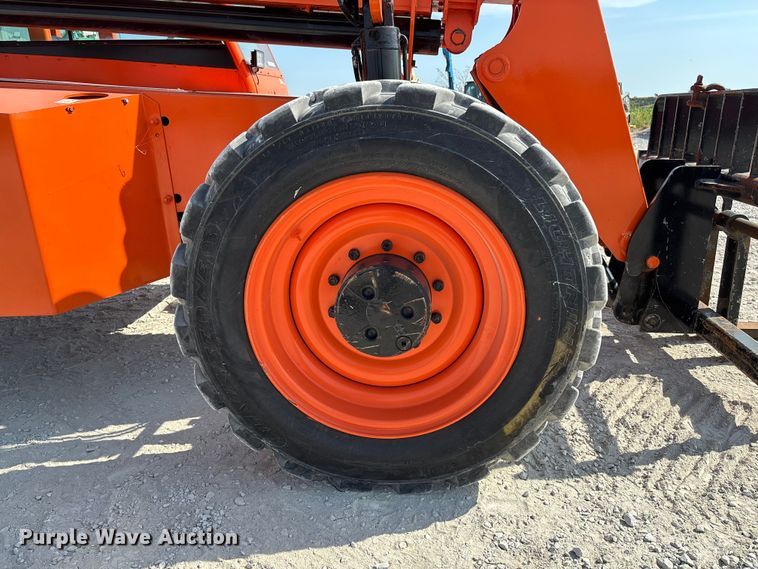 image for item EN7010 2007 Sky Trak 8042 telehandler