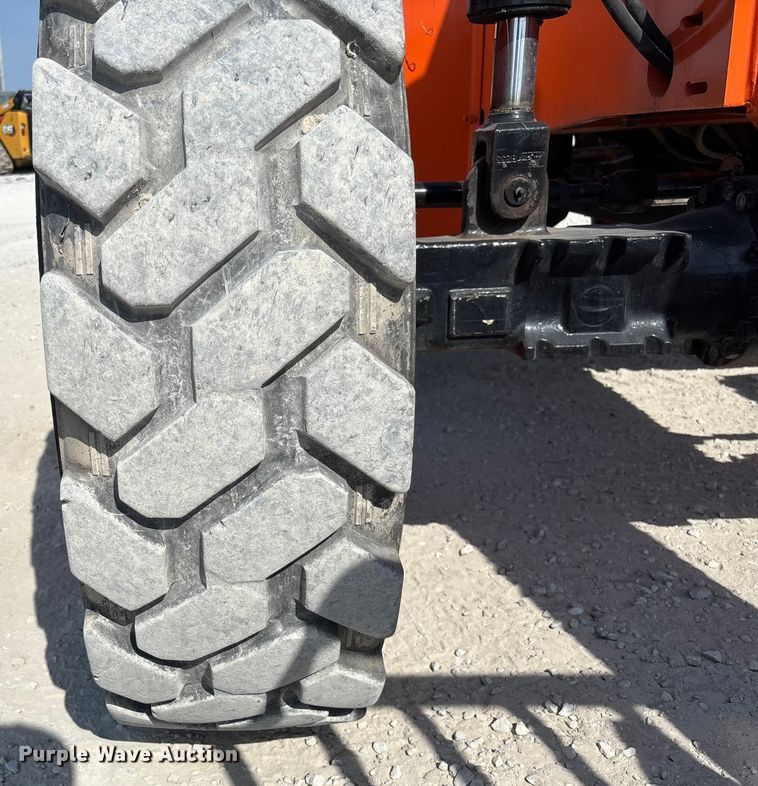 image for item EN7010 2007 Sky Trak 8042 telehandler