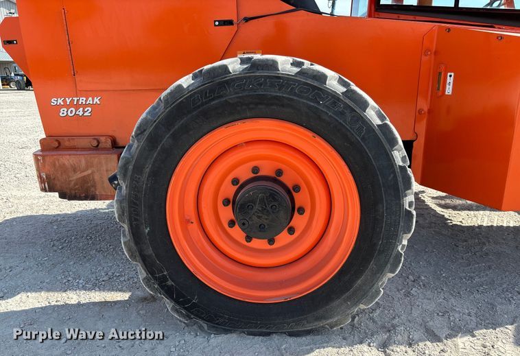 image for item EN7010 2007 Sky Trak 8042 telehandler