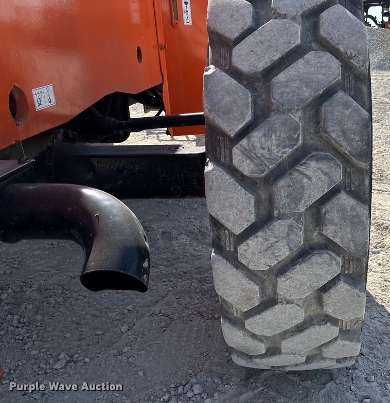 image for item EN7010 2007 Sky Trak 8042 telehandler