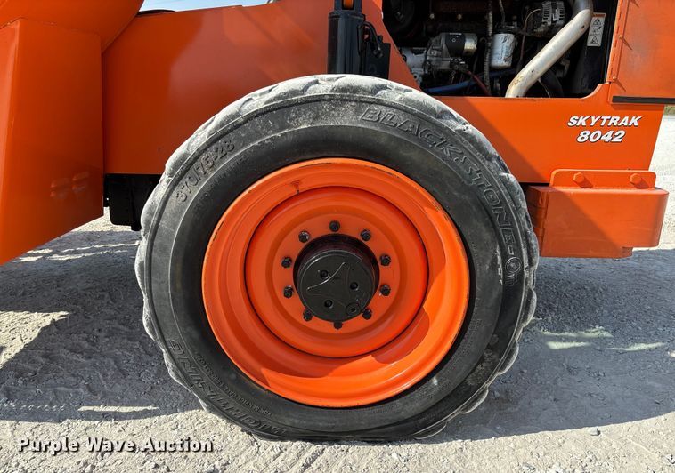 image for item EN7010 2007 Sky Trak 8042 telehandler