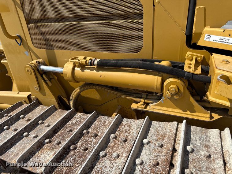 image for item EN7012 2005 Caterpillar D3G XL crawler tractor