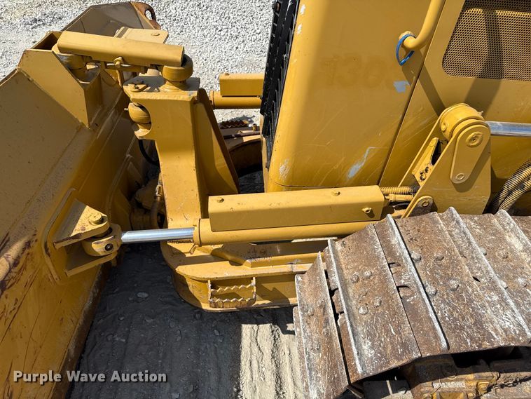 image for item EN7012 2005 Caterpillar D3G XL crawler tractor