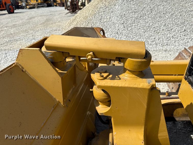 image for item EN7012 2005 Caterpillar D3G XL crawler tractor