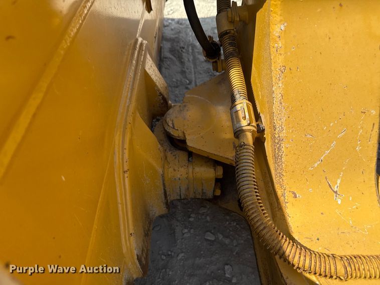 image for item EN7012 2005 Caterpillar D3G XL crawler tractor