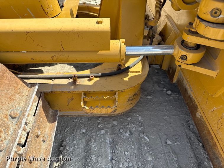 image for item EN7012 2005 Caterpillar D3G XL crawler tractor