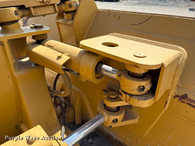 image for item EN7012 2005 Caterpillar D3G XL crawler tractor