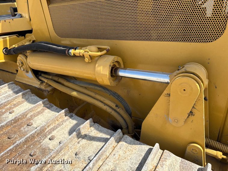 image for item EN7012 2005 Caterpillar D3G XL crawler tractor