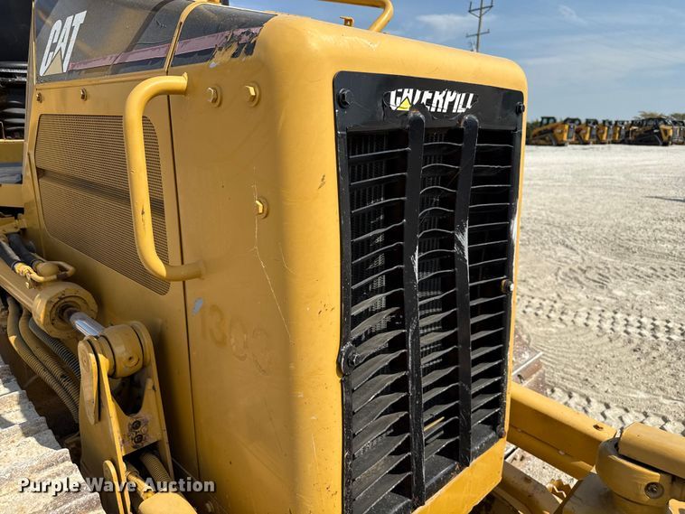 image for item EN7012 2005 Caterpillar D3G XL crawler tractor