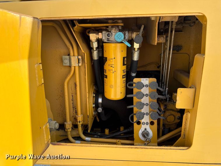 image for item EN7012 2005 Caterpillar D3G XL crawler tractor