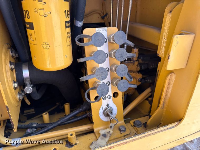 image for item EN7012 2005 Caterpillar D3G XL crawler tractor