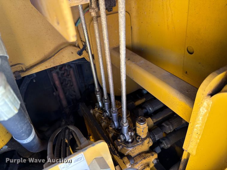 image for item EN7012 2005 Caterpillar D3G XL crawler tractor