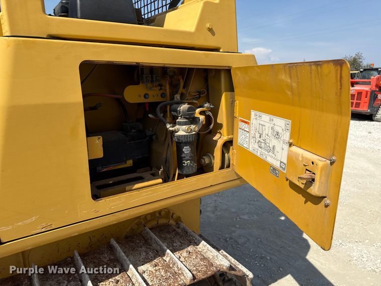 image for item EN7012 2005 Caterpillar D3G XL crawler tractor