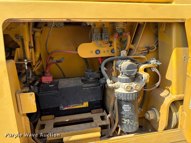 image for item EN7012 2005 Caterpillar D3G XL crawler tractor