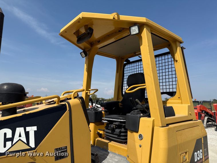 image for item EN7012 2005 Caterpillar D3G XL crawler tractor