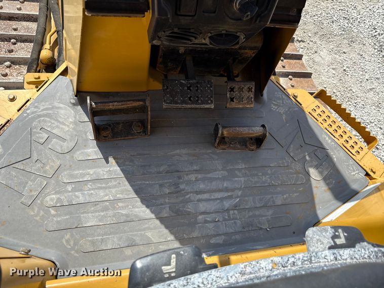 image for item EN7012 2005 Caterpillar D3G XL crawler tractor