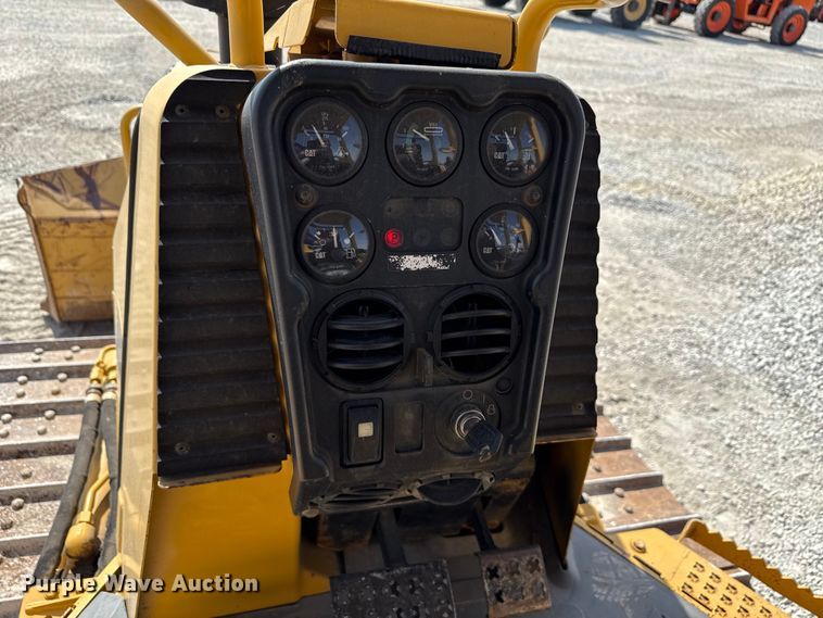 image for item EN7012 2005 Caterpillar D3G XL crawler tractor