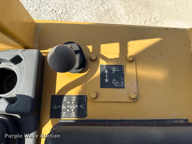 image for item EN7012 2005 Caterpillar D3G XL crawler tractor