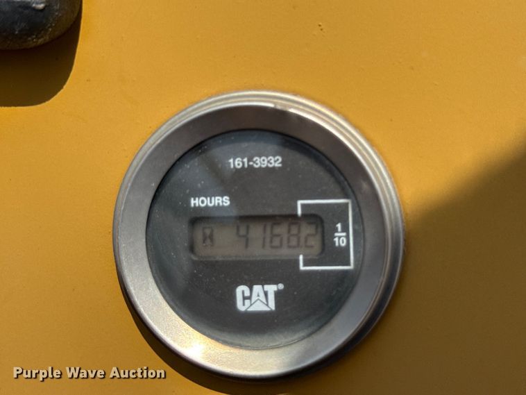 image for item EN7012 2005 Caterpillar D3G XL crawler tractor