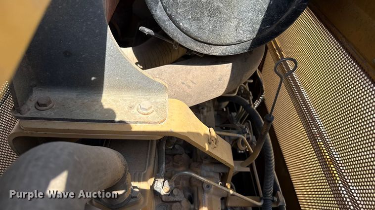 image for item EN7012 2005 Caterpillar D3G XL crawler tractor