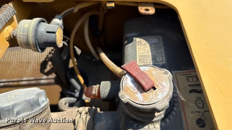 image for item EN7012 2005 Caterpillar D3G XL crawler tractor