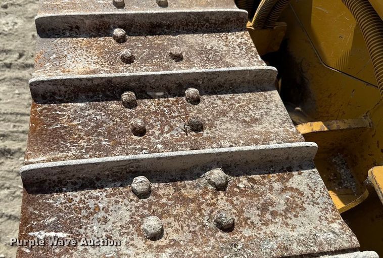 image for item EN7012 2005 Caterpillar D3G XL crawler tractor