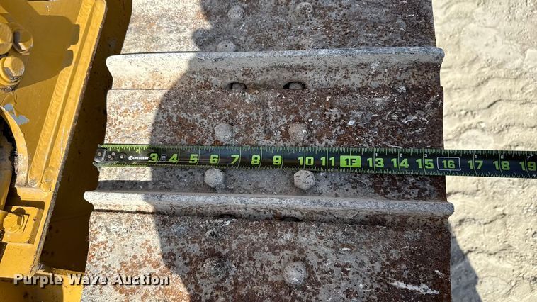 image for item EN7012 2005 Caterpillar D3G XL crawler tractor