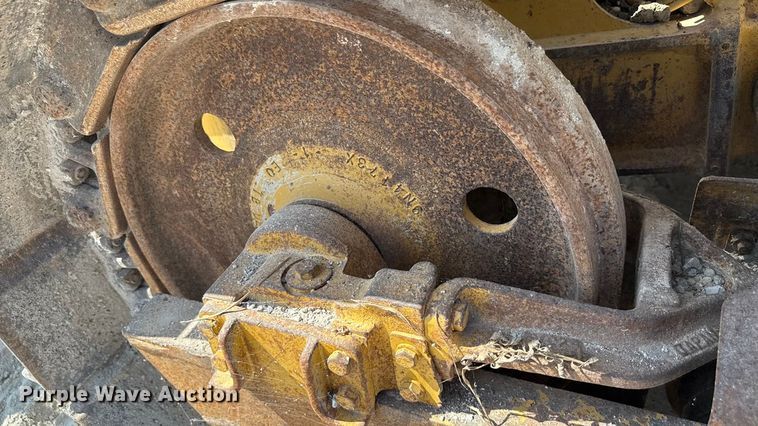 image for item EN7012 2005 Caterpillar D3G XL crawler tractor