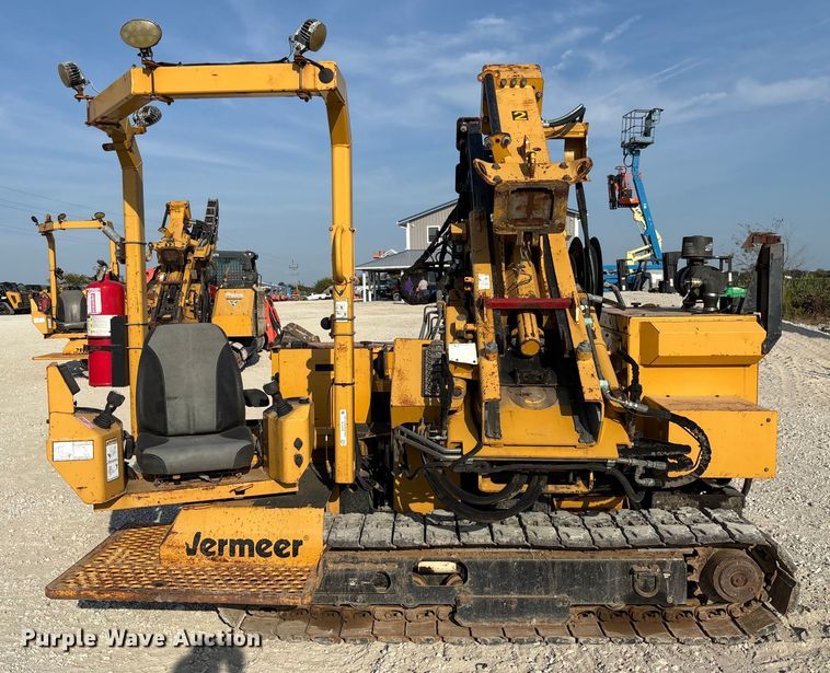 image for item EN7016 2013 Vermeer PD10 pile driver