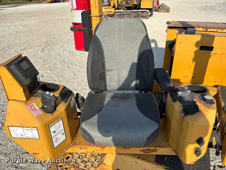 image for item EN7016 2013 Vermeer PD10 pile driver