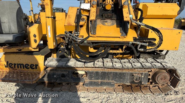 image for item EN7016 2013 Vermeer PD10 pile driver