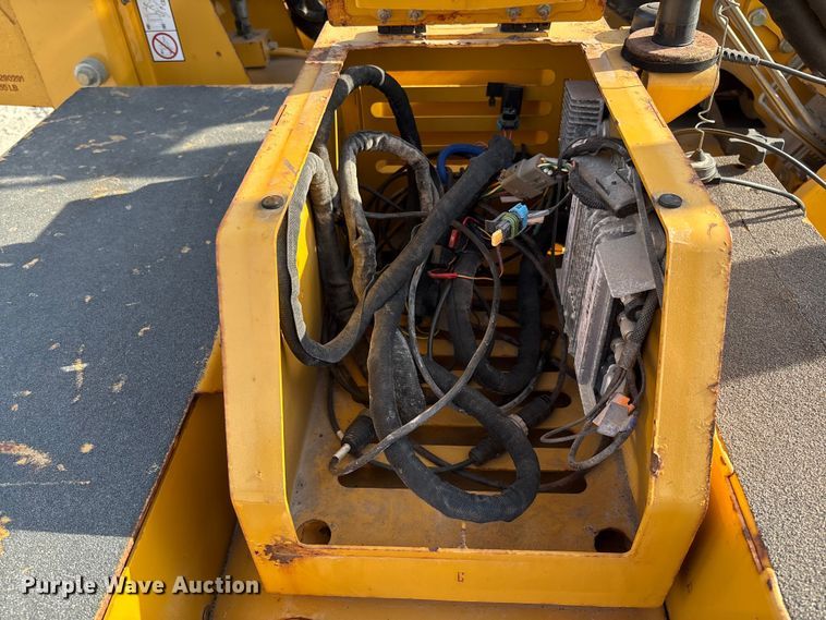 image for item EN7017 2018 Vermeer PD10 pile driver