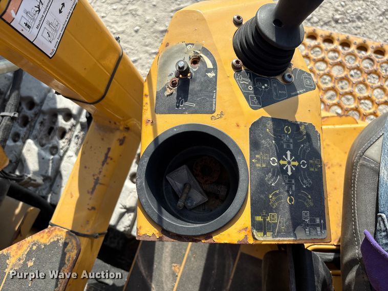 image for item EN7017 2018 Vermeer PD10 pile driver