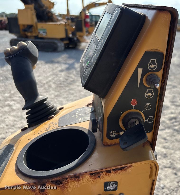 image for item EN7017 2018 Vermeer PD10 pile driver