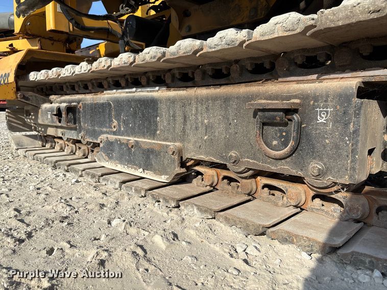 image for item EN7017 2018 Vermeer PD10 pile driver