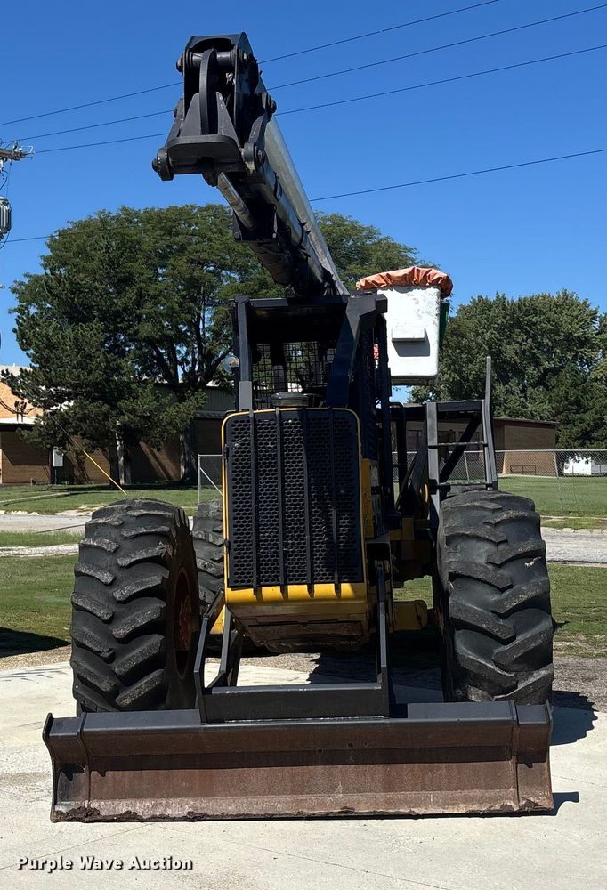 image for item EO1636 1990 John Deere 540D skidder