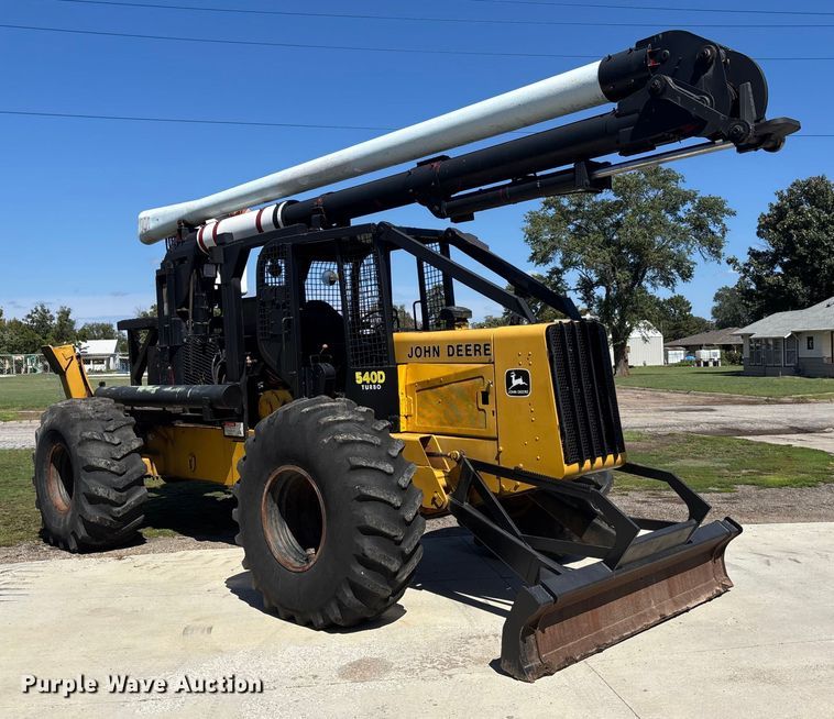 image for item EO1636 1990 John Deere 540D skidder