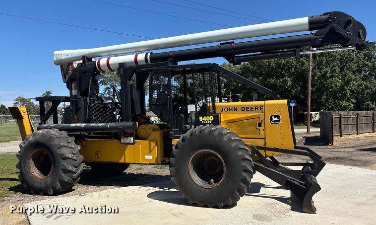 image for item EO1636 1990 John Deere 540D skidder