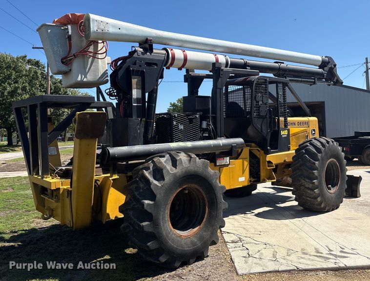 image for item EO1636 1990 John Deere 540D skidder