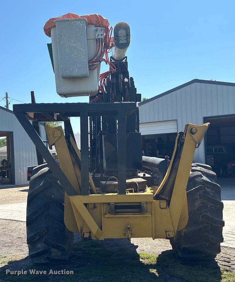 image for item EO1636 1990 John Deere 540D skidder