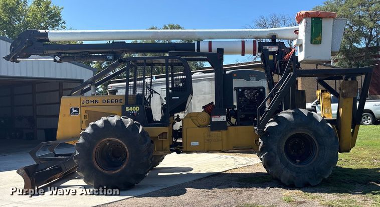 image for item EO1636 1990 John Deere 540D skidder