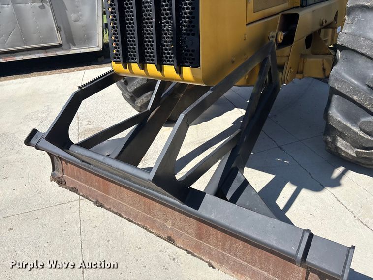 image for item EO1636 1990 John Deere 540D skidder