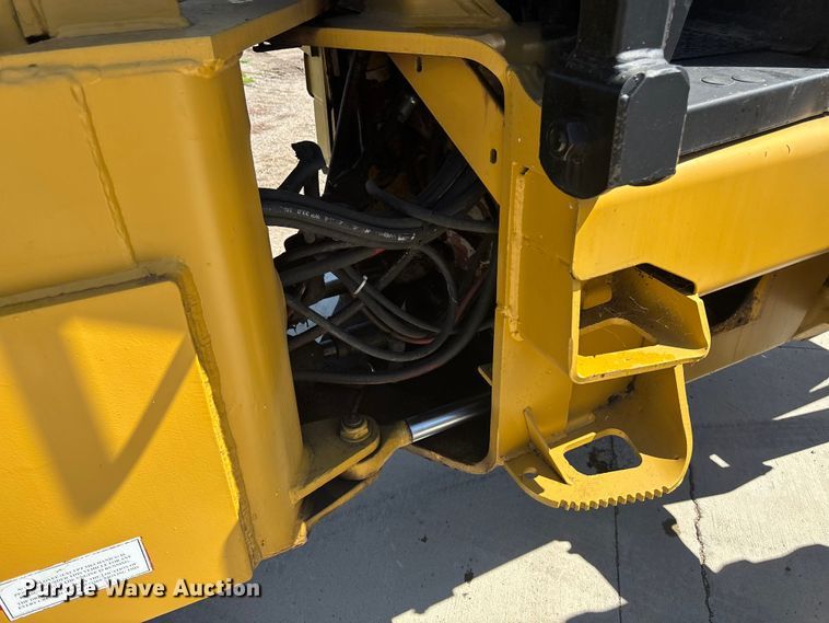 image for item EO1636 1990 John Deere 540D skidder