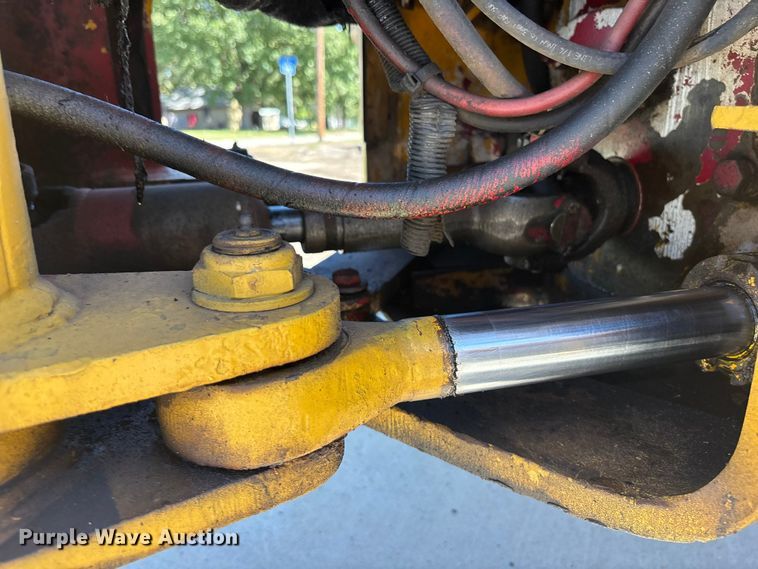 image for item EO1636 1990 John Deere 540D skidder