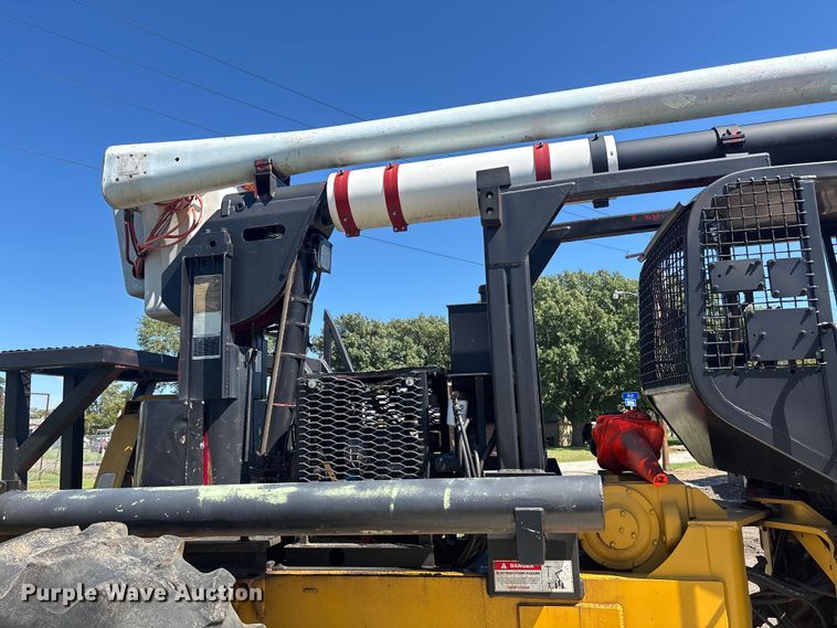 image for item EO1636 1990 John Deere 540D skidder